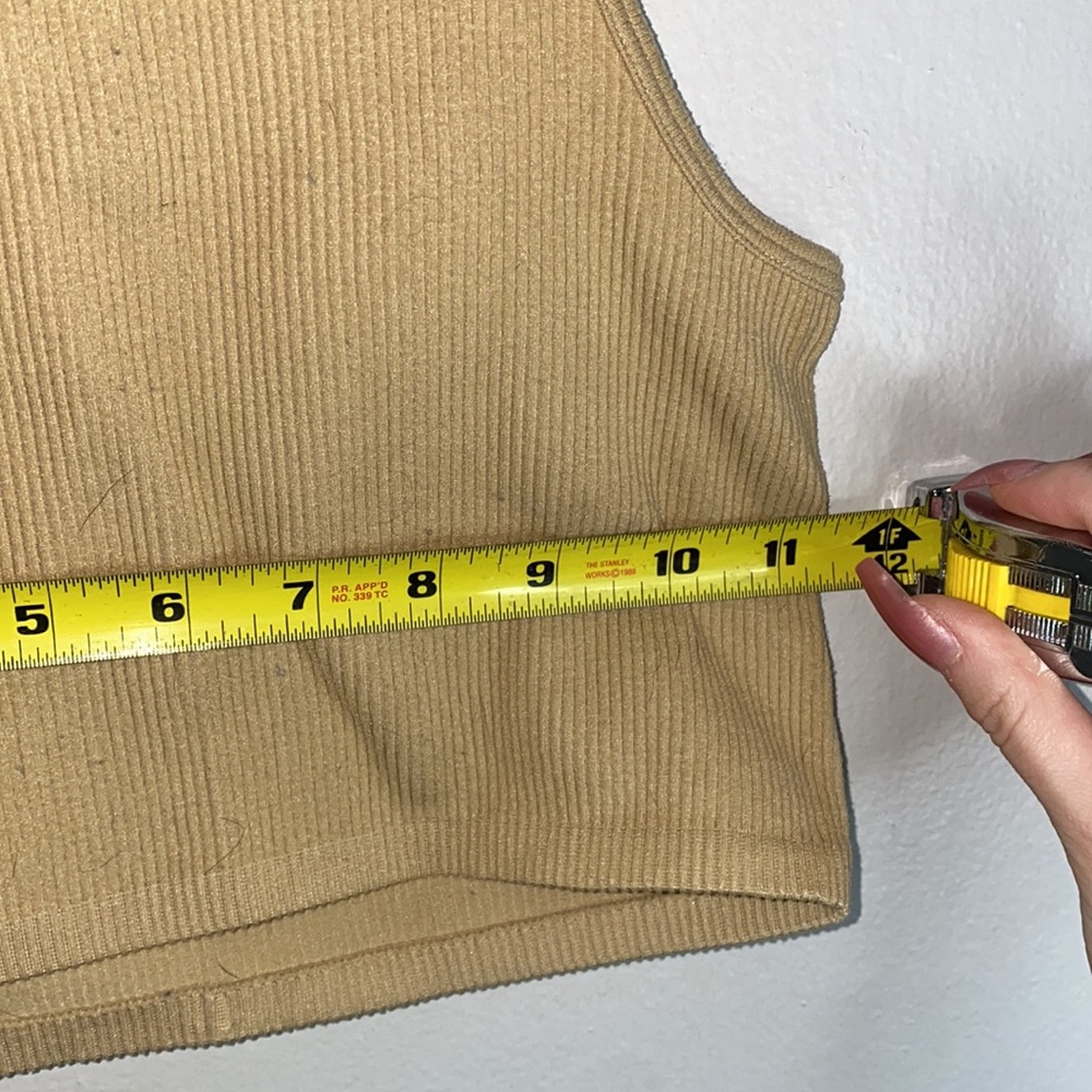 🎈Ribbed tan crop top! - Picture 5 of 5